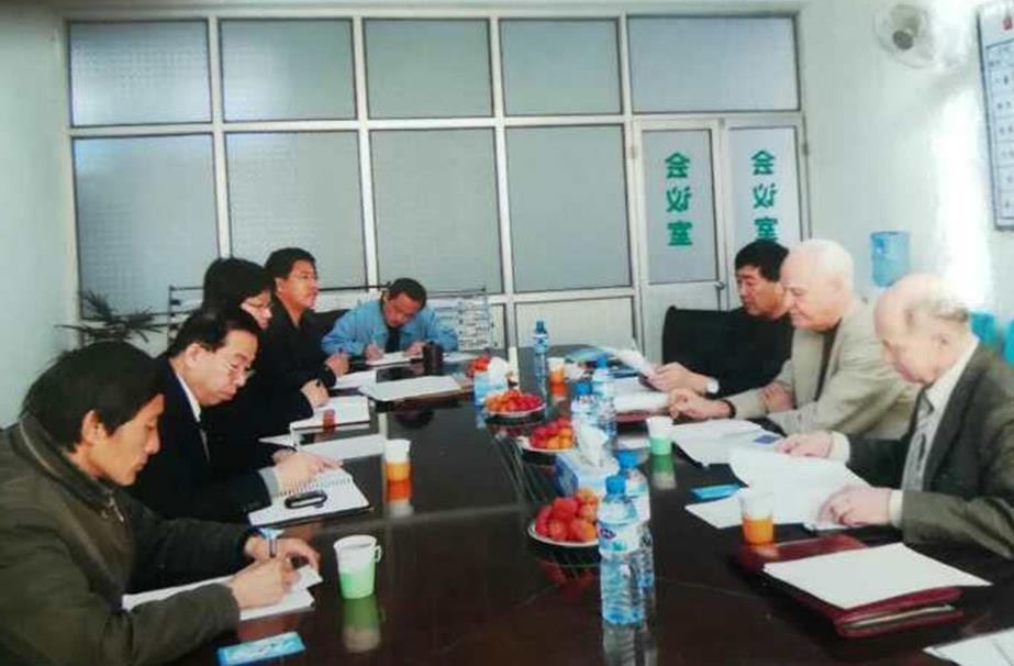 与俄罗斯专家交流全空气法硝酸生产技术